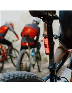 Luz trasera para bicicleta, luz trasera para bicicleta LED potente  recargable por USB, luz trasera ultrabrillante para bicicleta deportiva  para mochila con casco de ciclismo (negro)